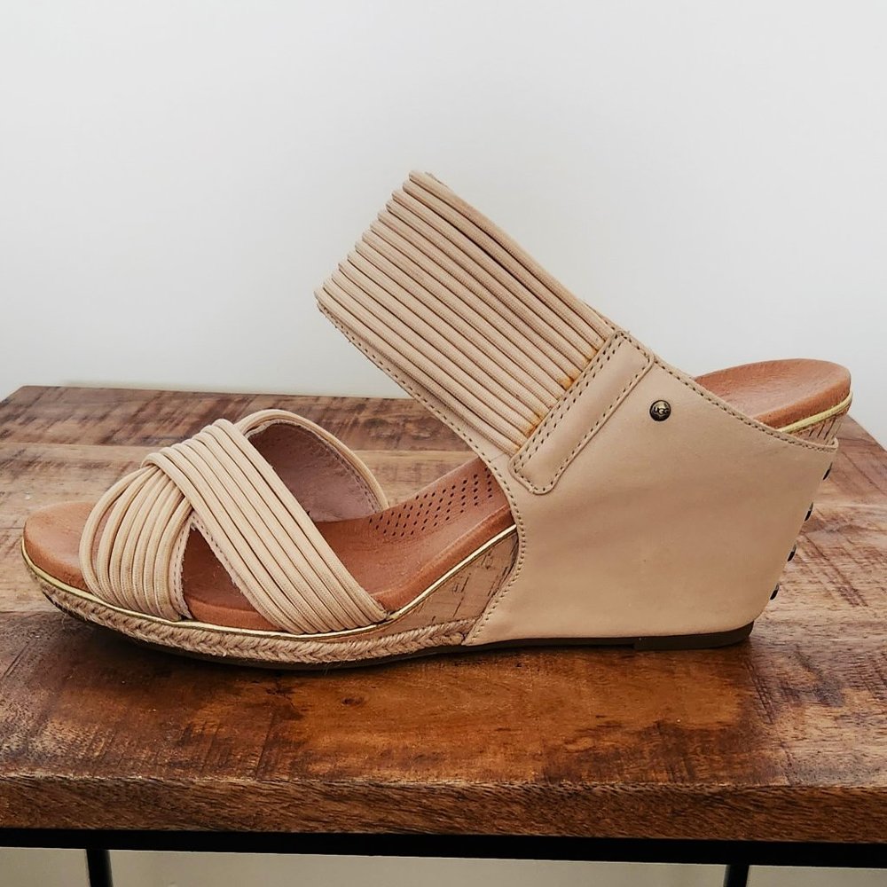 UGG Hilarie Wedge Sandal ~ Buff ~ US 9.5